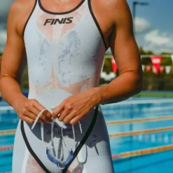 FINIS HydroX White Open Back -Aqua Shop 1.10.034 White Usage.Main 15