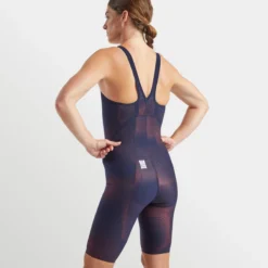 FINIS HydroX Navy ClosedBack -Aqua Shop 1.10.044 Navy Studio.Main 06 64725c95 df60 4391 b45c 748074ef851d